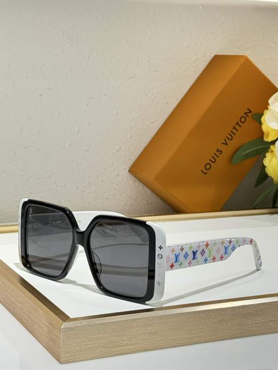 Picture of Louis Vuitton Sunglasses _SKUfw77619516fw